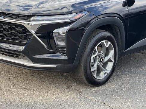 Used 2025 Chevrolet Trax LT image 8