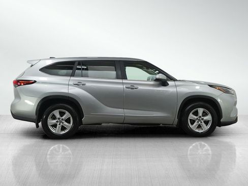 Used 2023 Toyota Highlander LE image 6
