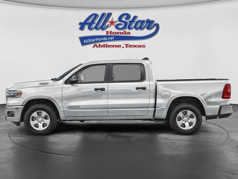 Used 2025 RAM 1500 Big Horn AWD/4WD image 3