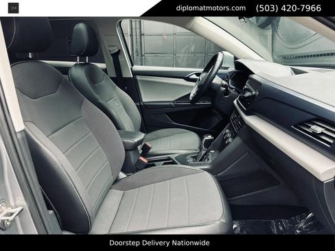 Used 2022 Volkswagen Taos SE w/ Panoramic Sunroof Package FWD image 20