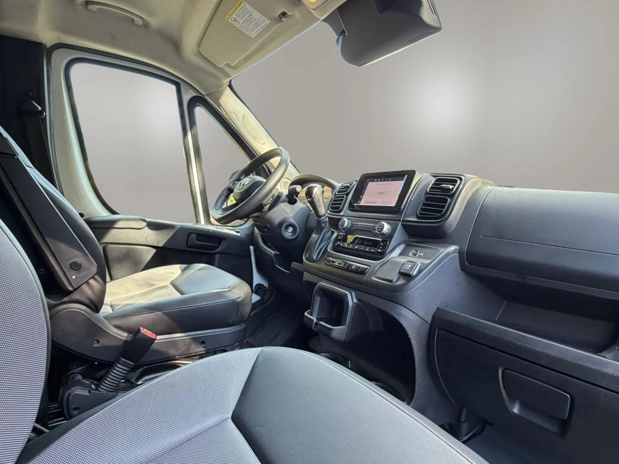 Used 2025 RAM ProMaster 2500 w/ Convenience Group FWD image 13