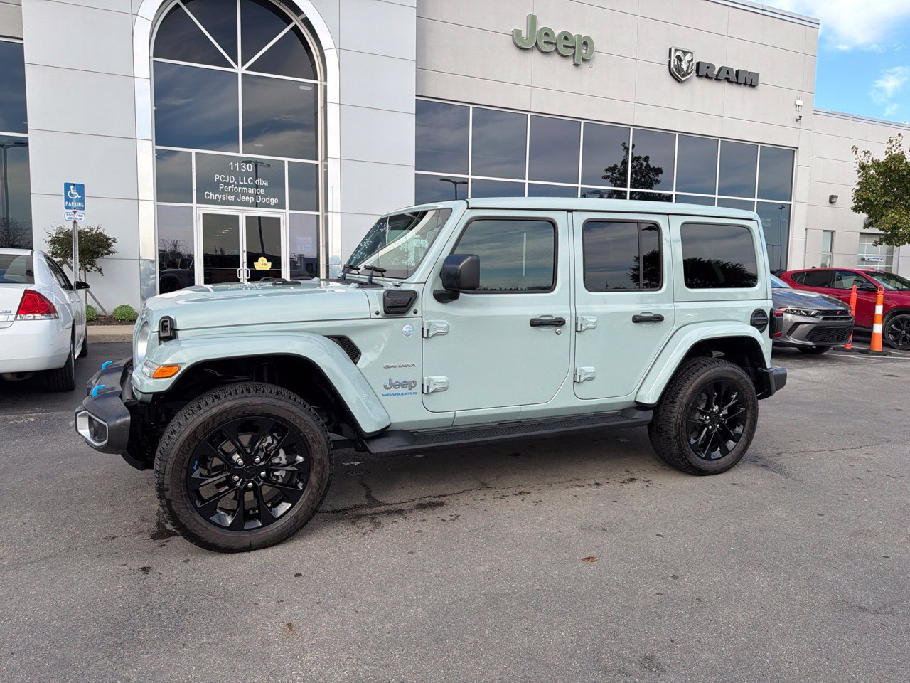 Used 2023 Jeep Wrangler Unlimited Sahara w/ Cold Weather Group AWD/4WD image 4