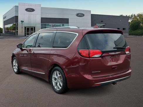 Used 2018 Chrysler Pacifica Touring-L Plus image 8