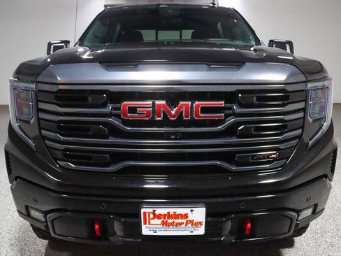 Used 2023 GMC Sierra 1500 AT4 w/ Technology Package AWD/4WD image 5
