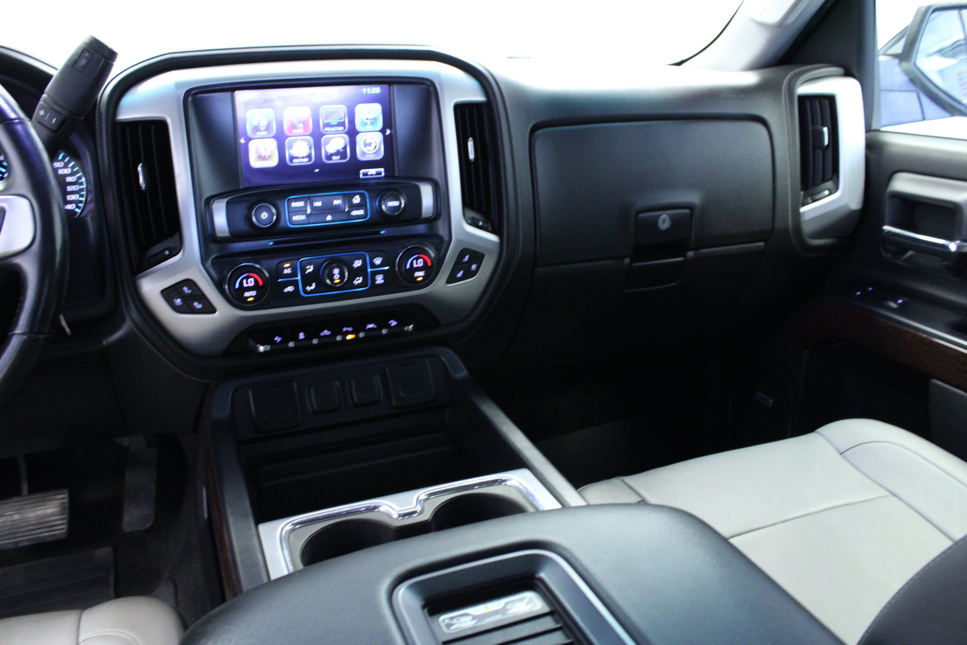 Used 2017 GMC Sierra 1500 SLT w/ SLT Premium Package AWD/4WD image 19