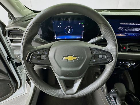 Used 2025 Chevrolet TrailBlazer LT image 9