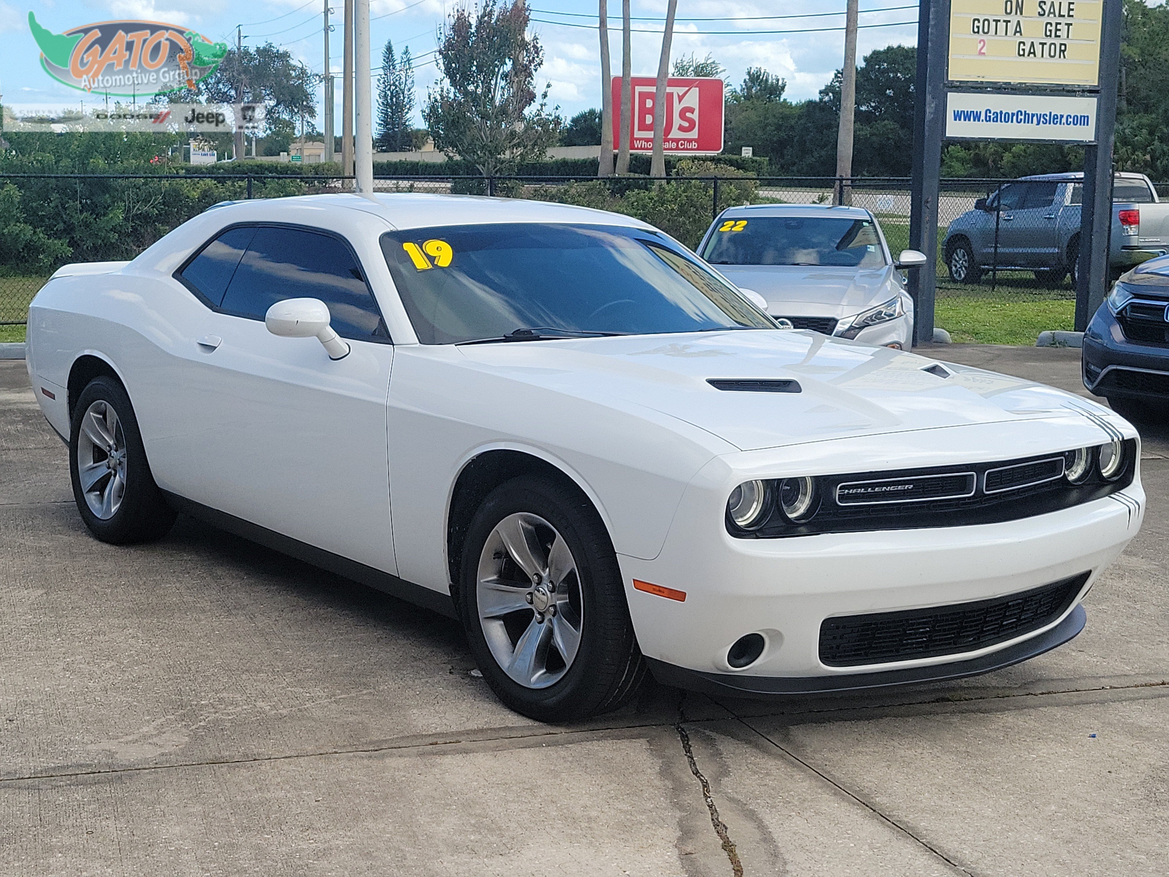 Used 2019 Dodge Challenger SXT RWD image 1