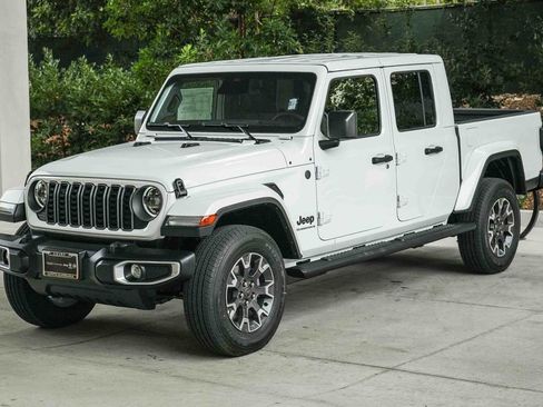 New 2026 Jeep Gladiator Sport image 3