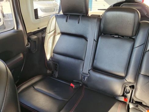 Used 2019 Jeep Wrangler Unlimited Rubicon AWD/4WD image 11