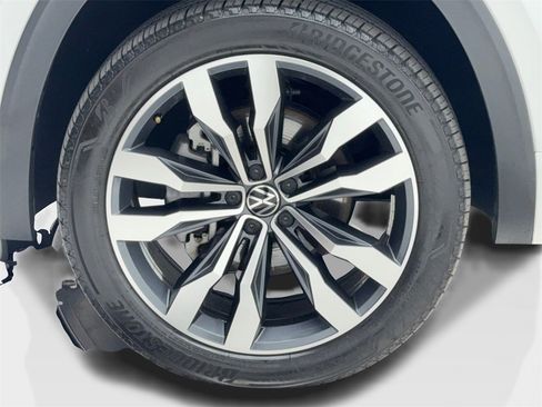 Used 2023 Volkswagen Atlas Cross Sport SEL Premium R-Line image 52