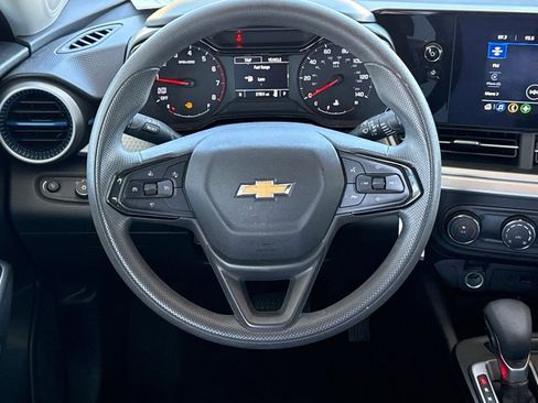 Used 2025 Chevrolet Trax LS FWD image 20