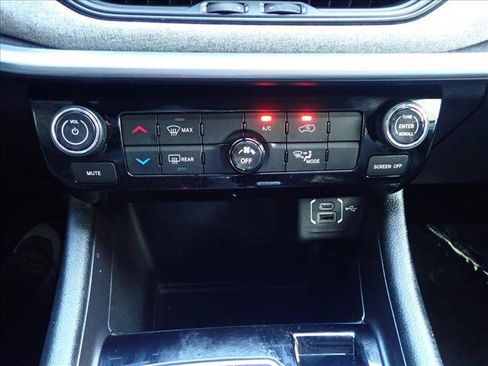 Used 2023 Jeep Compass Latitude AWD/4WD image 19