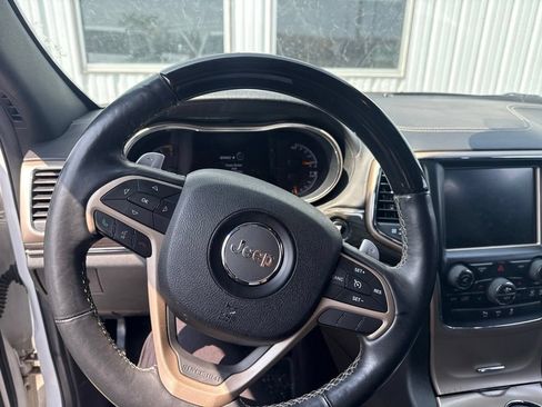 Used 2014 Jeep Grand Cherokee Overland AWD/4WD image 16