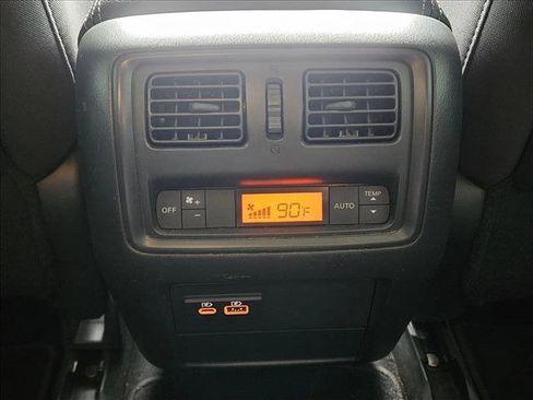 Used 2020 Nissan Pathfinder SV image 16