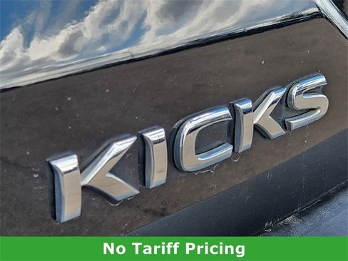 Used 2018 Nissan Kicks SV image 13