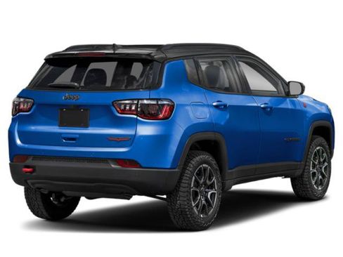Used 2025 Jeep Compass Trailhawk w/ Trailhawk Elite Group AWD/4WD image 2