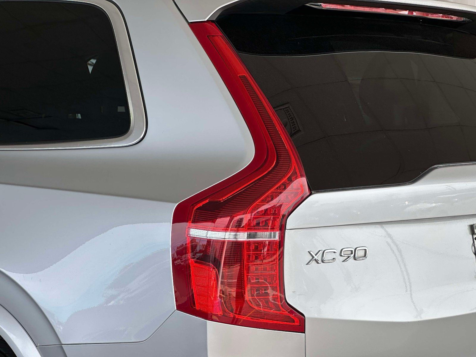 Used 2021 Volvo XC90 T5 Momentum w/ Climate Package AWD/4WD image 9