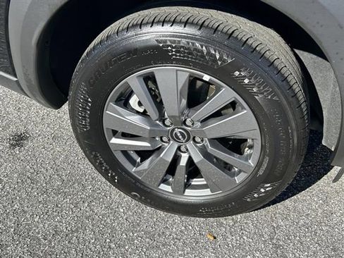 Used 2025 Nissan Pathfinder SV FWD image 25