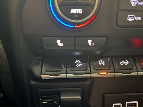 Used 2019 Chevrolet Silverado 1500 LT Trail Boss AWD/4WD image 17