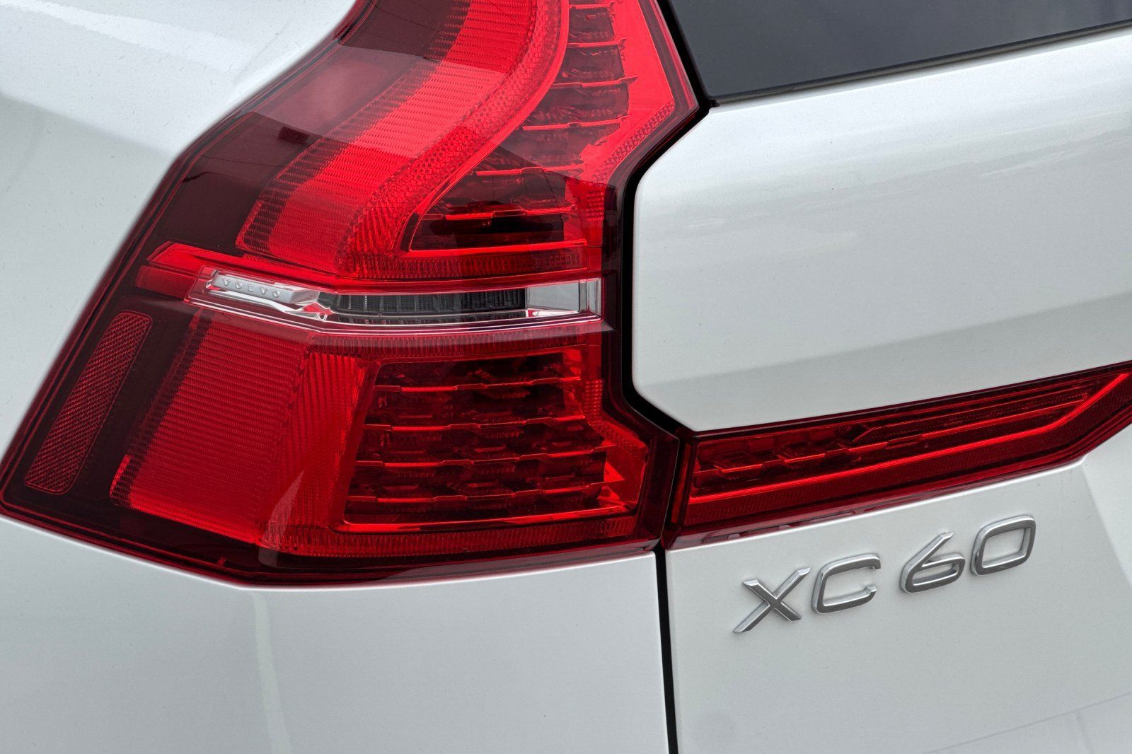 Used 2023 Volvo XC60 B5 Ultimate w/ Climate Package FWD image 34