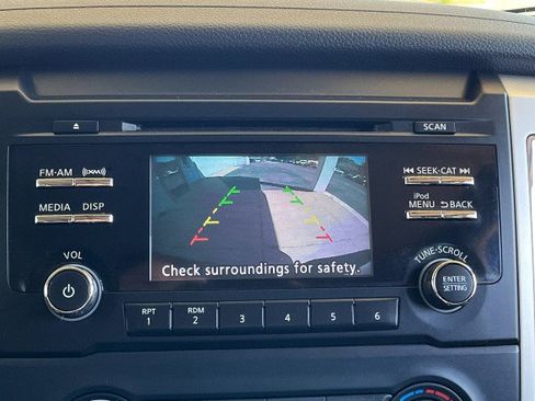 Used 2018 Nissan Titan SV image 20