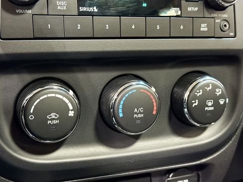 Used 2017 Jeep Patriot High Altitude image 15