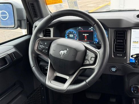 Used 2025 Ford Bronco Badlands image 14