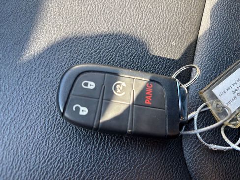 Used 2025 Jeep Compass Limited image 23