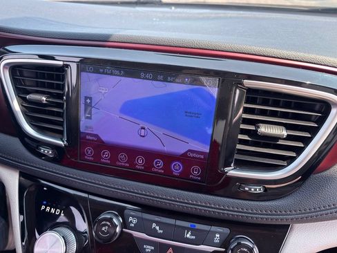 Used 2017 Chrysler Pacifica Limited w/ Advanced Safetytec Group FWD image 44