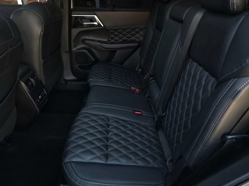 Used 2024 Mitsubishi Outlander SEL FWD image 12