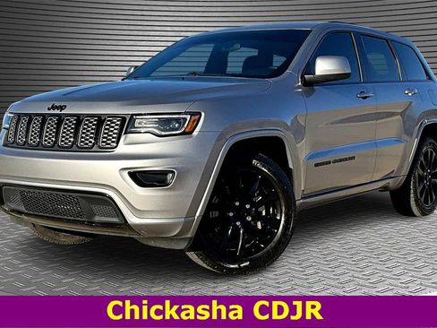 Used 2021 Jeep Grand Cherokee Laredo X image 1
