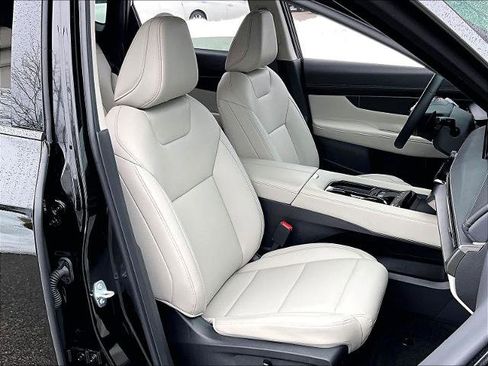 Certified 2025 Nissan Murano SV image 11