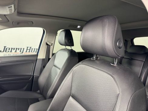 Used 2020 Volkswagen Tiguan SE image 3