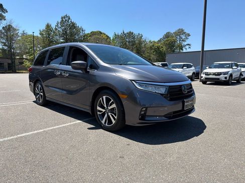 Used 2024 Honda Odyssey Touring image 4