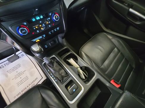 Used 2017 Ford Escape Titanium w/ Equipment Group 301A AWD/4WD image 18
