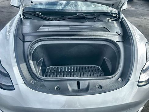 Used 2020 Tesla Model Y Long Range image 30