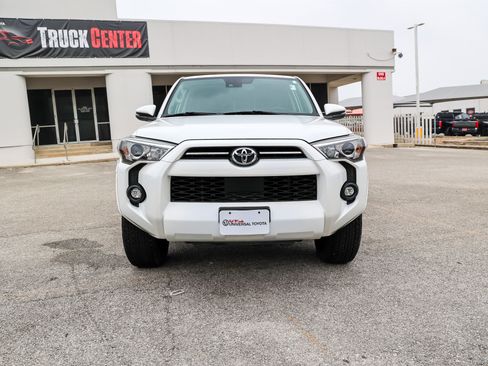 Used 2022 Toyota 4Runner SR5 Premium w/ Moonroof Package AWD/4WD image 3