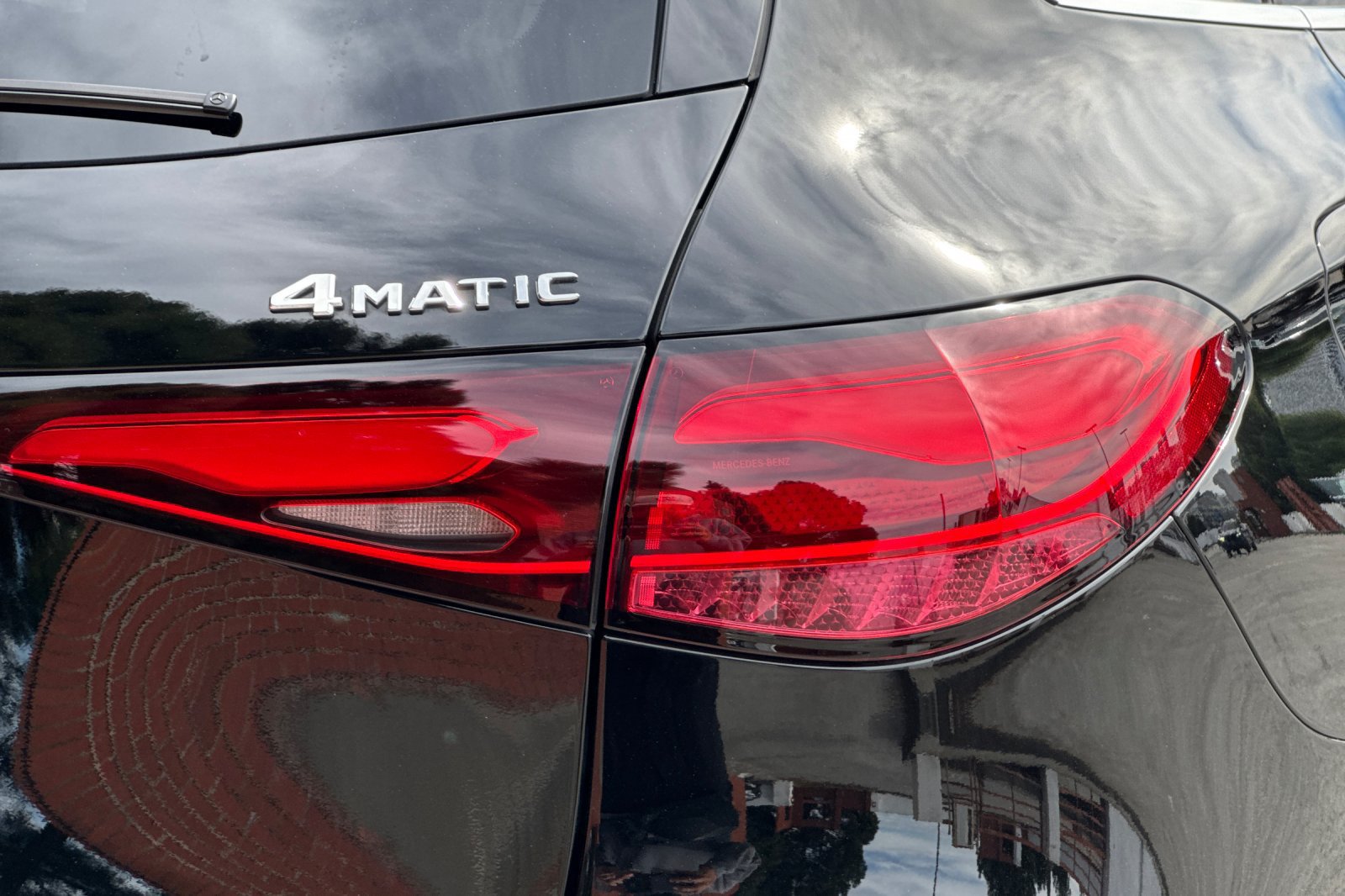 Used 2025 Mercedes-Benz GLC 350e 4MATIC image 39