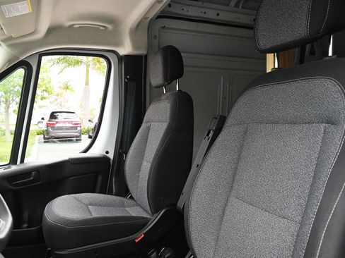 Used 2023 RAM ProMaster 2500 FWD image 12
