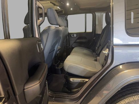 Used 2025 Jeep Wrangler Unlimited Sahara w/ Safety Group AWD/4WD image 9