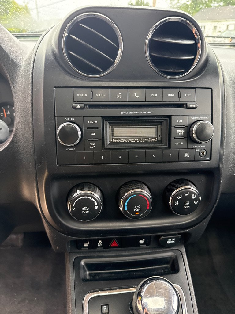 Used 2015 Jeep Patriot Latitude w/ Sun/Sound Group AWD/4WD image 16