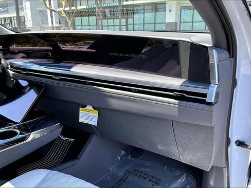 New 2026 Cadillac Escalade IQL Luxury w/ LPO, Floor Liner Package AWD/4WD image 31