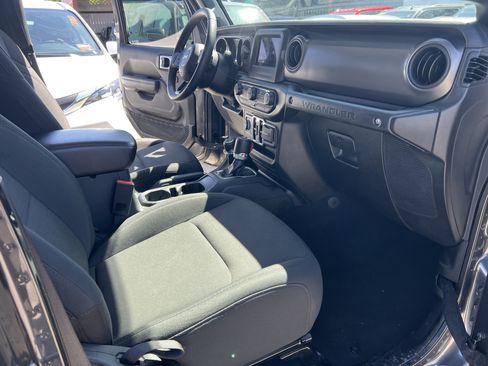 Used 2022 Jeep Wrangler Unlimited Sport AWD/4WD image 23