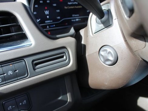 Used 2023 GMC Yukon SLT w/ SLT Luxury Package image 31