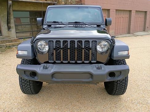 Used 2020 Jeep Gladiator Sport w/ Quick Order Package 23S AWD/4WD image 3