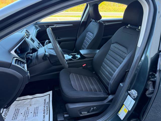 Used 2016 Ford Fusion SE FWD image 10