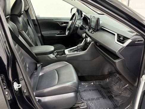 Used 2019 Toyota RAV4 XLE Premium w/ Cold Weather Package AWD/4WD image 29