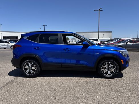 Used 2022 Kia Seltos EX AWD/4WD image 6