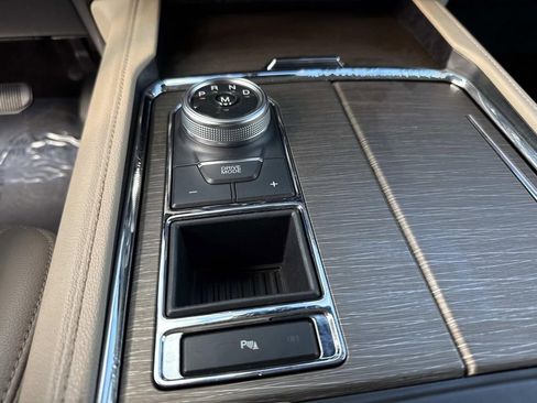 Used 2023 Ford Expedition Limited image 32