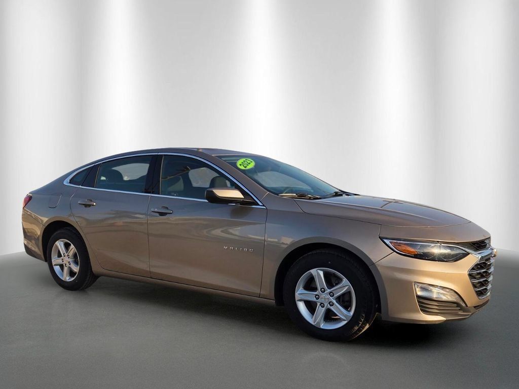 Used 2023 Chevrolet Malibu LT w/ Driver Confidence Package FWD image 2